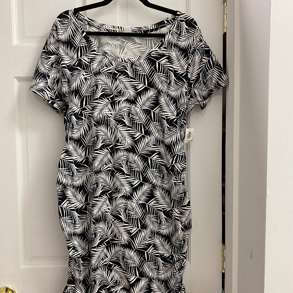 Old Navy - 1X- Black patterned Bodycon dress